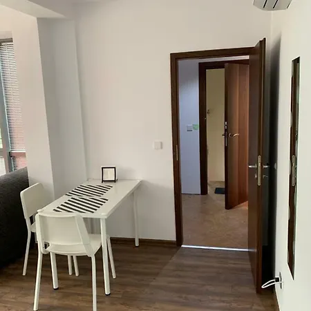 Lilia 4 Self-check In * Sófia